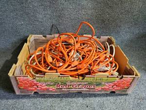 lot 84 image: Lot of Extension Cords