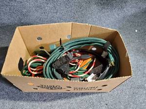 lot 90 image: 3 Outlet Extension Cords