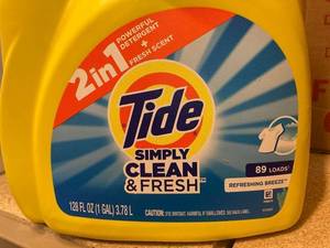 lot 4 image: Tide Detergent