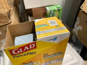 lot 18 image: Glad ForceFlex Bags