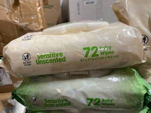 lot 21 image: Cuties Baby Wipes