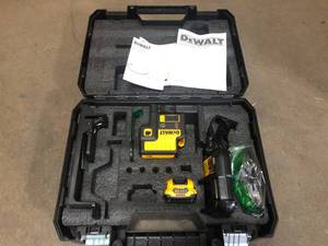 DEWALT 12-Volt MAX Lithium-Ion 100 ft. Green Self-Leveling 5-Spot Beam Laser with Battery 2Ah, Charger, & TSTAK Case - Good Condition - Review all pictures