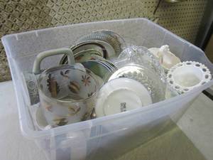 (RMT) Tote Full of Assorted Vintage...