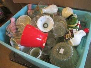 (RM1) Tote Full of Assorted Vintage...