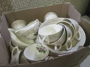 (F-1) Vintage Dish Set Plates Bowls...