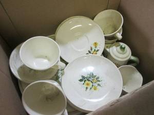 (F-1) Vintage Plates Bowls Cups Ser...