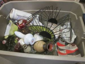 (RM2) Tote FulL of Assorted Decor E...