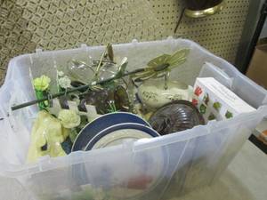 (RM5) Tote Full of Assorted Vintage...