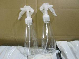 (EW4) Box Full of Spray Bottles 8 ...