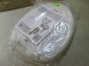 (RM2) American Standard Elongated S...