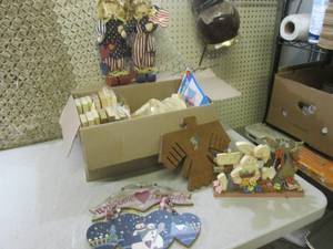 (RM2) Assorted Wood Decor and Wood ...