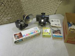 (BS) Vintage Brownie Hawkeye Camera...
