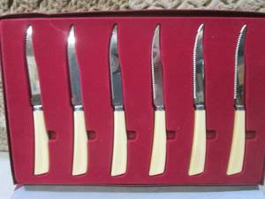 (B-3) Vintage 6pc Steak Knife Set...