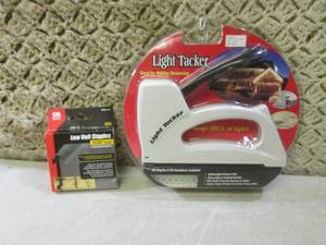 (E-1) Light Tacker with Box of Low ...