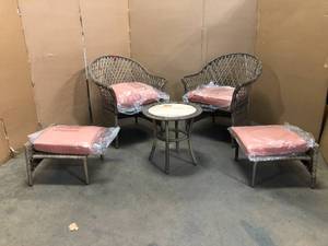 Hampton Bay Valley Spring 5-Piece Wicker Patio Conversation Set with Sienna Cushions In Good Condition - Review all pictures