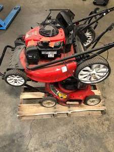 Mixed Lot of Lawn Mowers - Used For Parts - Salvage - Review all pictures