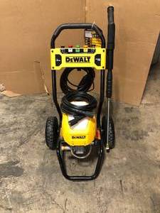 DEWALT 2400 PSI 1.1 GPM Cold Water Electric Pressure Washer - Good Condition - Review all pictures