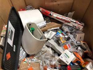 Mixed Lot of small houseware items and home decor - Review all pictures