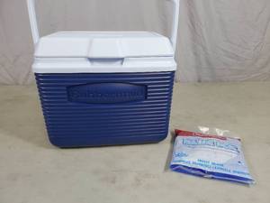 New Rubbermaid Cooler with Ice Pack