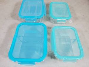4 New Glass Pyrex Storage Containers with Latching Lids