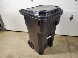 New 65 Gallon Trash Bin on Wheels