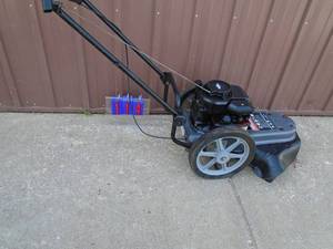 Craftsman fence line weed trimmer. Good used condition. Tested & works. As shown.
