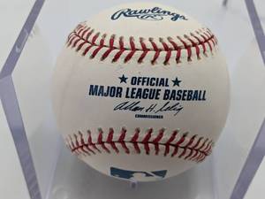 lot 46 image: Rod Carew Hand-Signed Baseball with Display Inscribed 3053