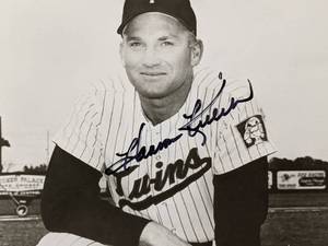 lot 64 image: Harmon Killebrew Signed 8x10 Photo Framed JSA Certified