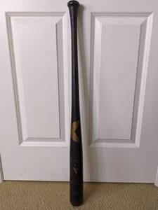 lot 27 image: Ron Coomer Minnesota Twins Game-Used and Hand-Signed Baseball Bat w Certification