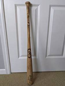 lot 29 image: Terry Steinbach Minnesota Twins Game-Used Baseball Bat w Certification