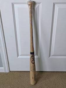 lot 33 image: Cecil Fielder Hand-Signed Baseball Bat with Inscription 51 HRS 90 MAB Hologram