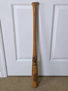 lot 16 image: Harmon Killebrew 500 Home Run Club Hand-Signed Baseball Bat Certified