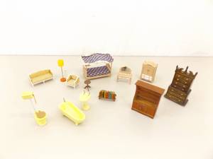 Lot Of Vintage Dollhouse Furniture