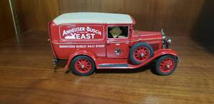 lot 81 image: 1931 Budweiser Delivery Truck Danbury Mint