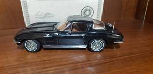 lot 89 image: 1963 Chevrolet Corvette Sting Ray Coupe Danbury Mint