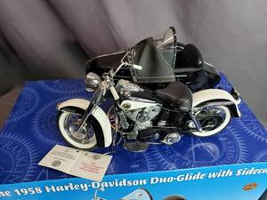 lot 95 image: 1958 Harley-Davidson Duo-Glide with Sidecar Franklin Mint