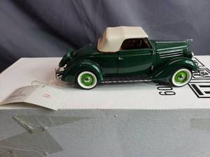 lot 98 image: 1936 Ford Deluxe Cabriolet Franklin Mint