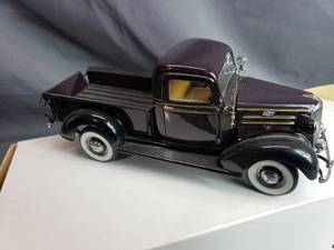 lot 107 image: 1937 Chevrolet Pickup Danbury Mint