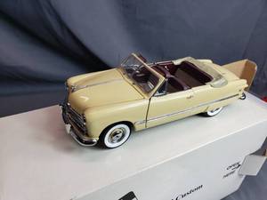 lot 133 image: 1949 Ford Custom Convertible Danbury Mint