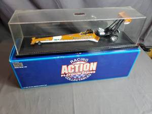 lot 167 image: 124 Darrell Gwynn Top Fuel Dragster in Display Case