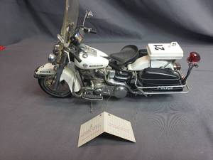 lot 182 image: Harley-Davidson Police Bike Edition Franklin Mint