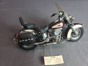 lot 183 image: Harley-Davidson Heritage Softail Classic Franklin Mint