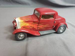 lot 188 image: 1932 Deuce Coupe Hot Rod Franklin Mint