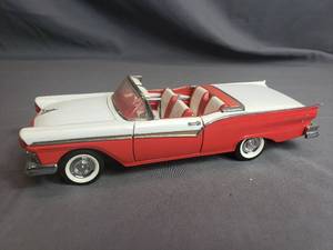 lot 201 image: 1957 Ford Fairlane 500 Skyliner Franklin Mint