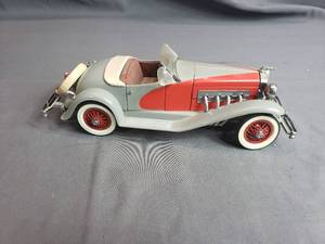 lot 206 image: 1935 Duesenberg SSJ Danbury Mint