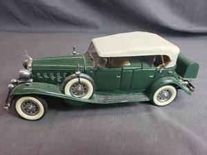 lot 210 image: 1932 Cadillac V-16 Sport Phaeton Danbury Mint