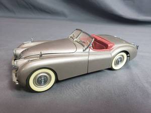 lot 212 image: 1949 Jaguar XK-120 Danbury Mint