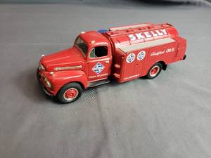 lot 244 image: 1951 Ford Skelly Delivery Truck