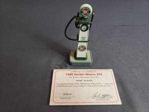 lot 262 image: 1940 Sinclair Wayne 576 Replica Pump Danbury Mint