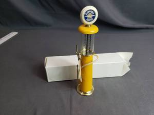 lot 276 image: Oldsmobile Service Replica Pump